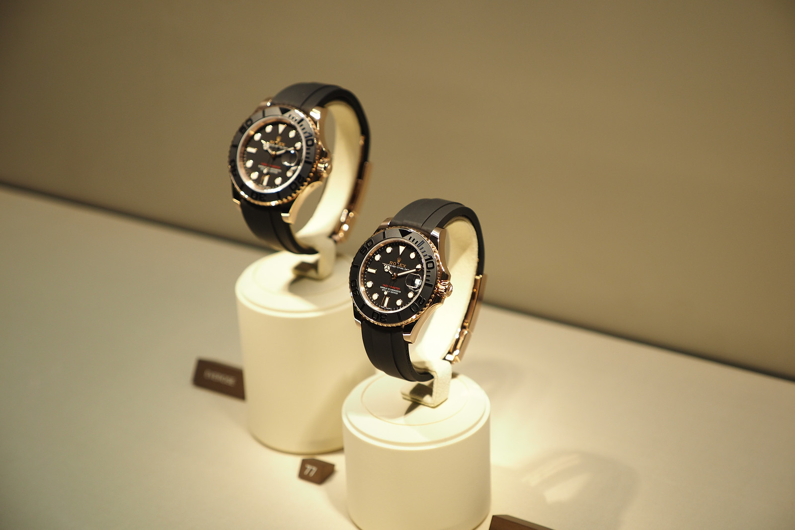 Naziv: Rolex-Everose-Gold-Yachtmaster-Ceramic-Bezel-caseshot.jpg, pregleda: 1010, veličina: 199,3 KB