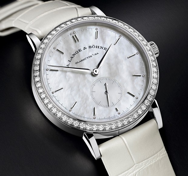 Naziv: Lange-Saxonia-MOP-white-dial-beauty-shot-620x580.jpg, pregleda: 107, veličina: 94,2 KB