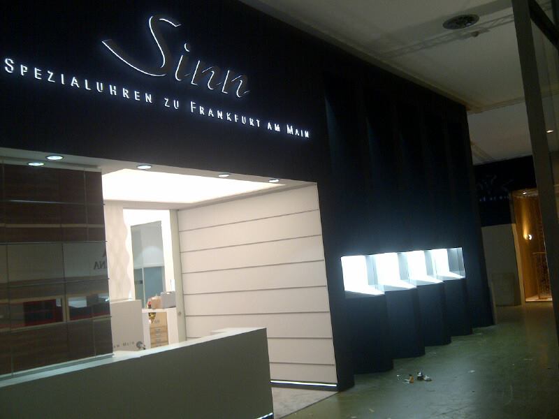 Naziv: Baselworld-2014-Sinn-stand-priprema.jpg, pregleda: 269, veličina: 41,9 KB