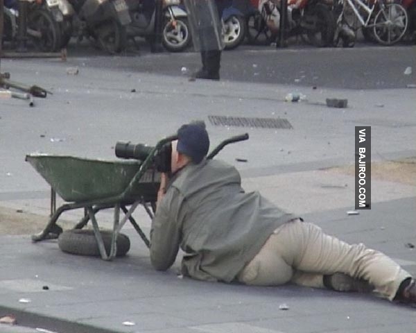 Naziv: funny-photographer-pose.jpg, pregleda: 160, veličina: 107,1 KB