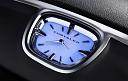 Satovi u automobilima-2011-chrysler-300-c-analog-clock-detail.jpeg