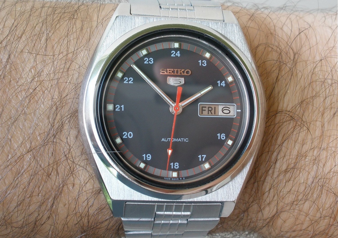 Kliknite za sliku za veću verziju
Ime: Seiko 5 7009 ....jpg
Viđeno: 919
Veličina: 422,2 KB
ID: 97382