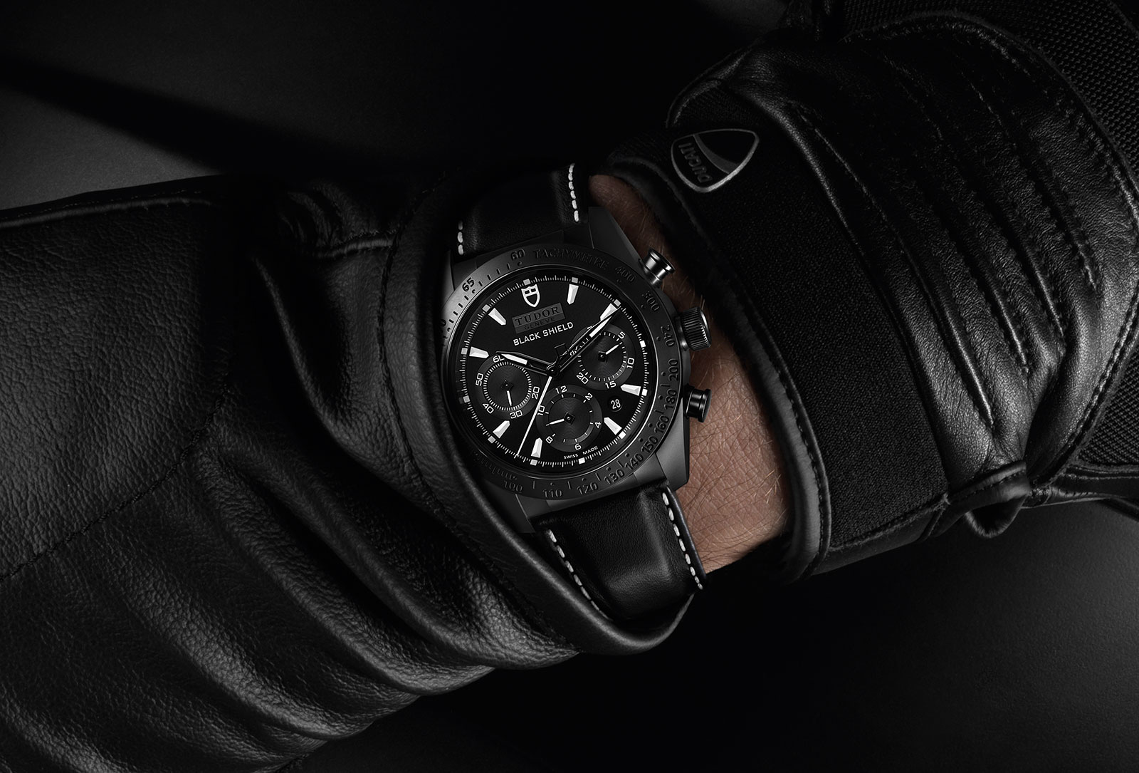 Naziv: Tudor Fastrider Black Shield Black and White 42000CN - 1.jpg, pregleda: 474, veličina: 262,4 KB