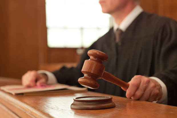 Naziv: Judge-in-court-with-his-hammer-431740.jpg, pregleda: 819, veličina: 27,4 KB