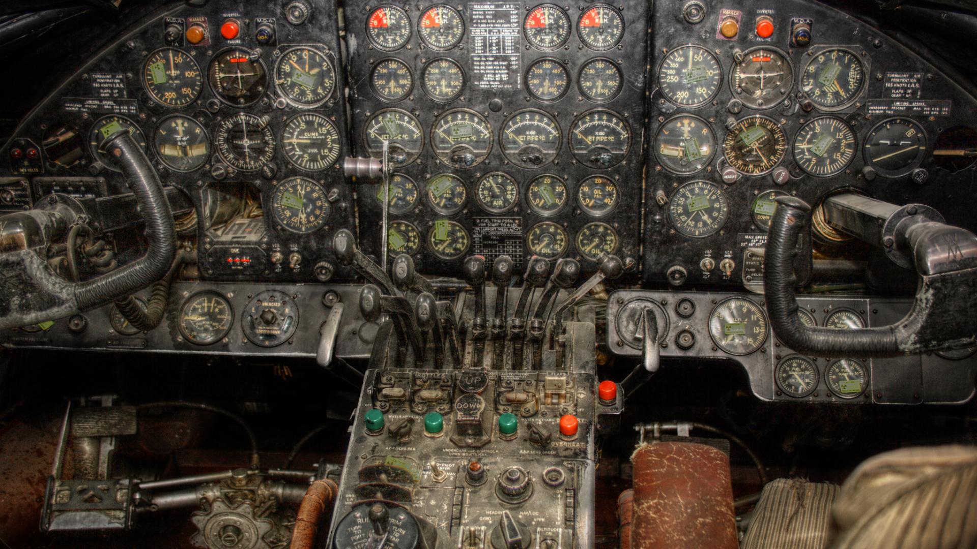 Naziv: vintage-cockpit-2048x1152.jpg, pregleda: 142, veličina: 332,8 KB