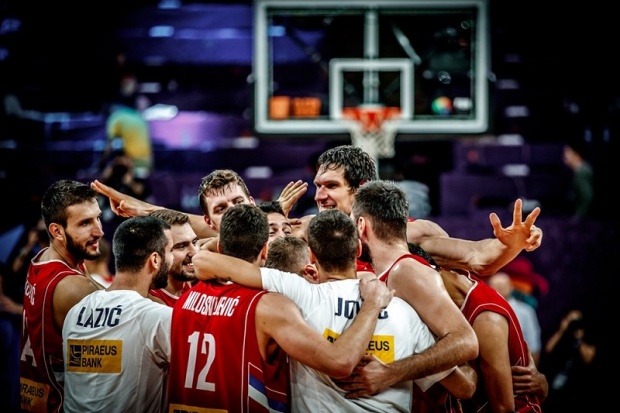 Naziv: sp igraci slavlje fiba_620x0.jpg, pregleda: 186, veličina: 96,9 KB