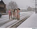 Zima!!!-snow-bikini-girls.jpg