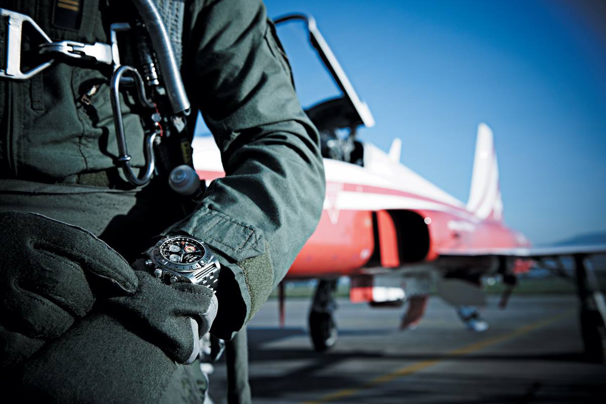 Naziv: Breitling-Chronomat-44-GMT-Patrouille-Suisse-50th-Anniversary-satovi-3.jpg, pregleda: 343, veličina: 95,8 KB