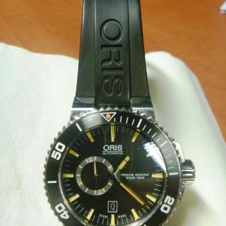 Sat  Oris Aquis Small Second, Date | Svet Satova